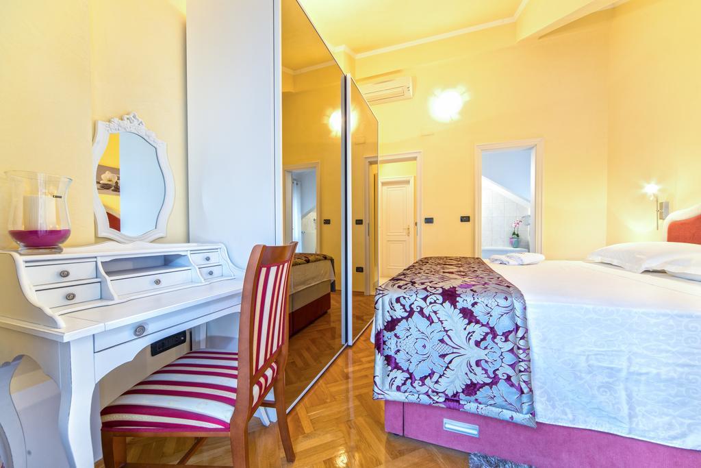 אומיס Apartments Anna מראה חיצוני תמונה