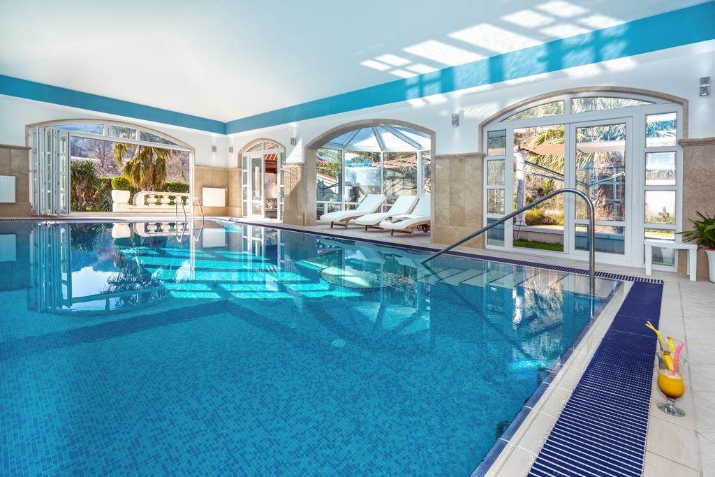 אומיס Apartments Anna מראה חיצוני תמונה