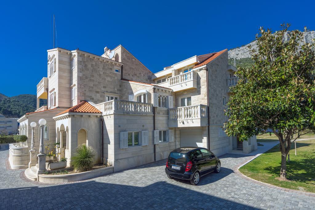 אומיס Apartments Anna מראה חיצוני תמונה